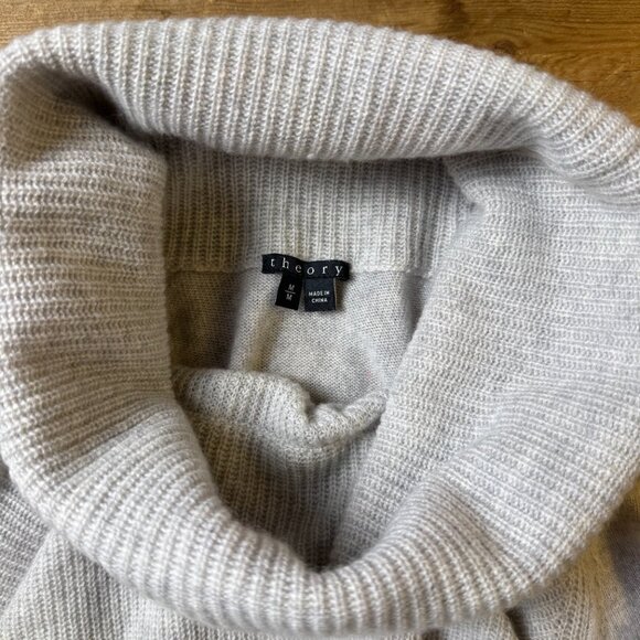 Theory | Size M | 100% Cashmere Gray Turtleneck Sweater - Picture 3 of 10
